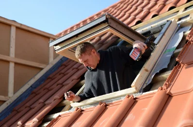 Pose de fenêtres de toit Velux à Larée